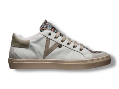 v2 brand sneakers uomo olympic a suola bassa in pelle bianca retro e inserto sabbia con linguetta in tessuto cachemire panna