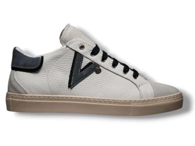 v2brand sneakers uomo olympic v a suola bassa in pelle martellata con inserto e retro bicolor jeans e blu