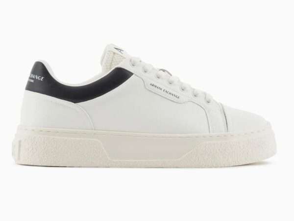 armani exchange sneakers uomo off white in pelle martellata con retro a contrasto xux236xv906n480