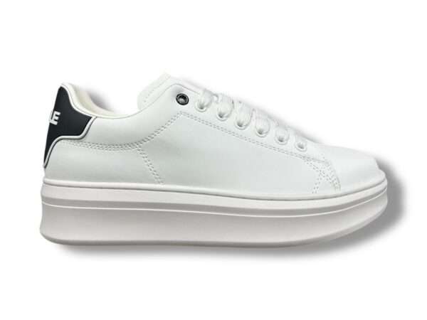 gaelle sneaker uomo in action leather con black part in rubber bianco nero gacam 00095