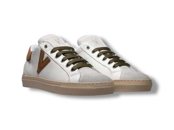 v2 brand sneaker uomo olympic v suola bassa in pelle martellata con inserto e retro bocolor cuoio e verde militare