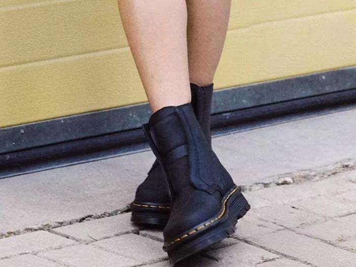 drmartens anfibio boots donna zebzag senza lacci in pelle nero 42653001 1 drmartens anfibio boots zebzag senza lacci in pelle nero 42653001