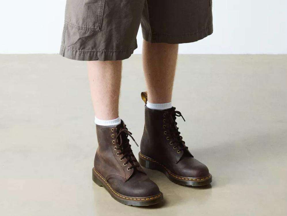drmartens anfibio boots uomo 1460 in pelle crazy horse dark brown 11822203 1 drmartens anfibio boots 1460 in pelle crazy horse dark brown 11822203