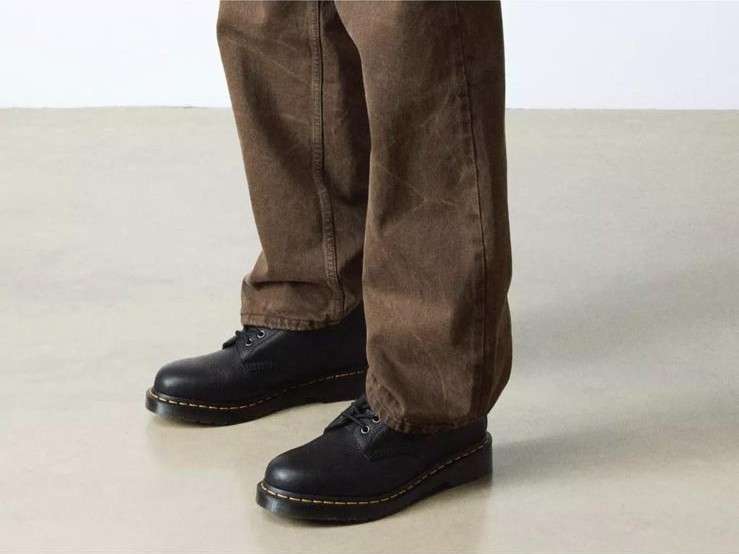 drmartens anfibio boots uomo in pelle pascal ambassador nero 31981001 1 drmartens anfibio boots in pelle pascal ambassador nero 31981001